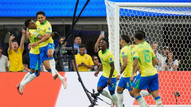 Brasil despierta en Copa América con goleada a Paraguay