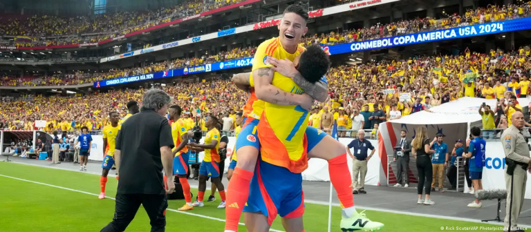 Colombia avanza a seminales goleando a Panamá