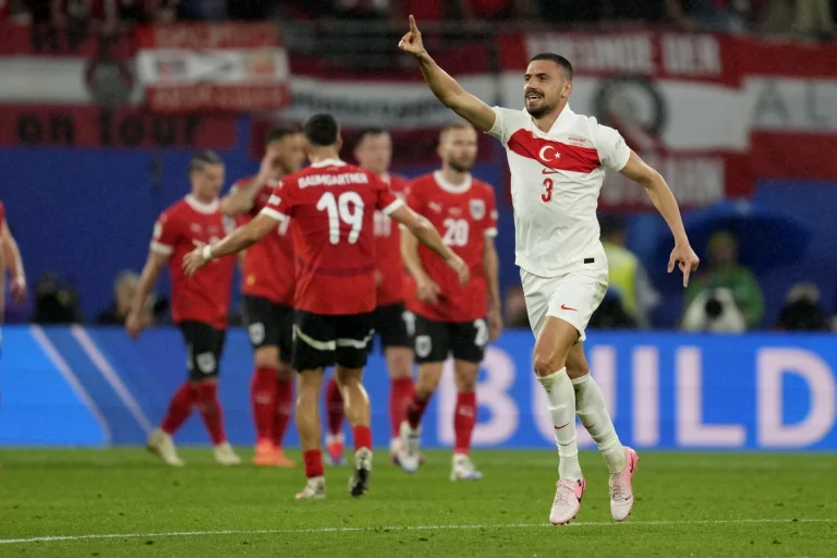 Doblete de Demiral ayuda a Turquía a vencer 2-1 a Austria