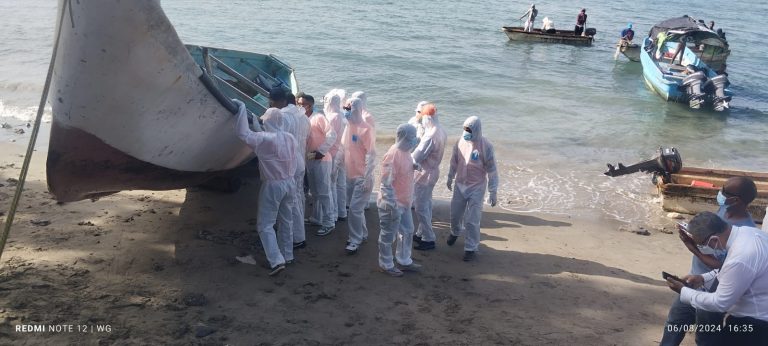 Hallan 14 esqueletos en un barco en República Dominicana