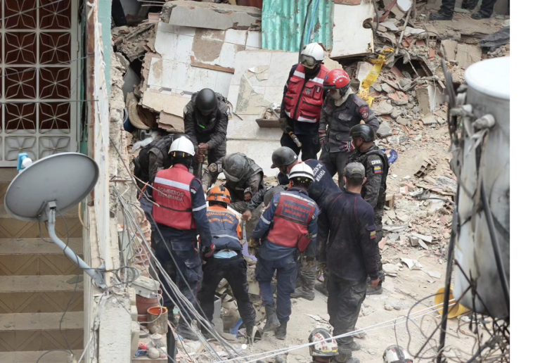 Mueren ocho personas en Petare al explotar bombona de gas