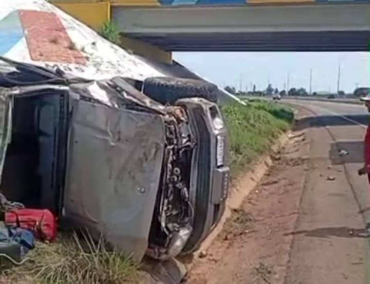 Muere funcionario de seguridad de gobernación en volcamiento