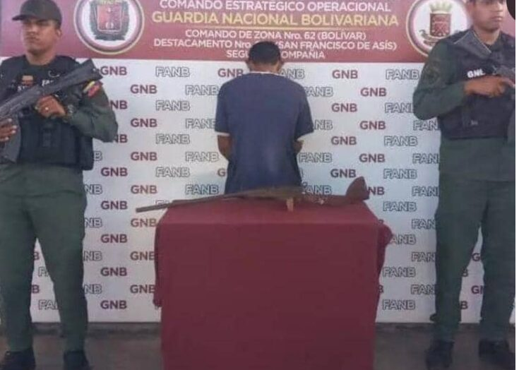 Presos en Ciudad Bolívar por cargar armas