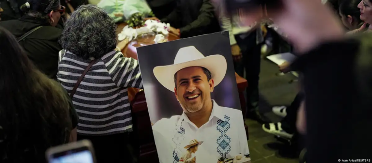Detienen a siete escoltas del alcalde asesinado en México