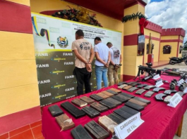 Fanb tomó campamento de grupo criminal con material de guerra