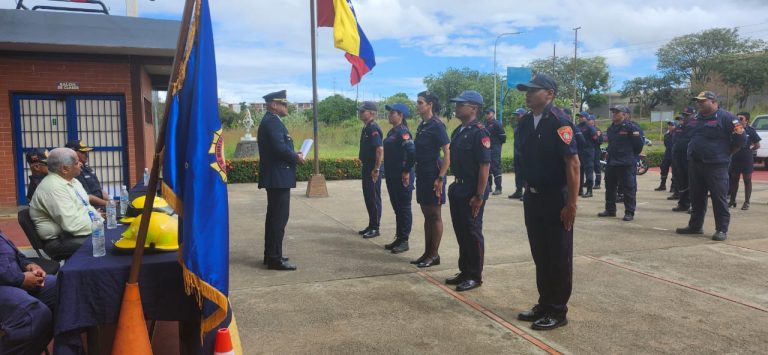 Ascendidos 18 funcionarios del cuerpo de Bomberos Unexpo