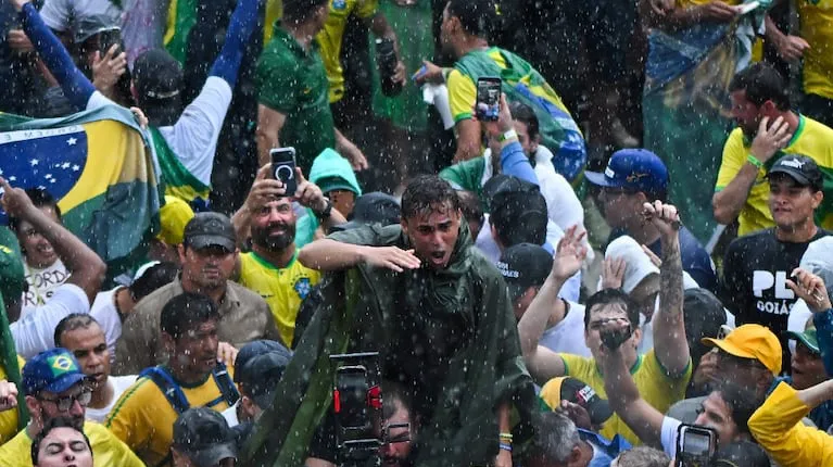 Heridas 30 personas al caer un rayo en acto político de Bolsonaro