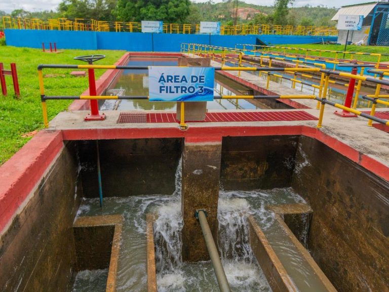 Gobernadora de Bolívar inspeccionó acueducto El Callao