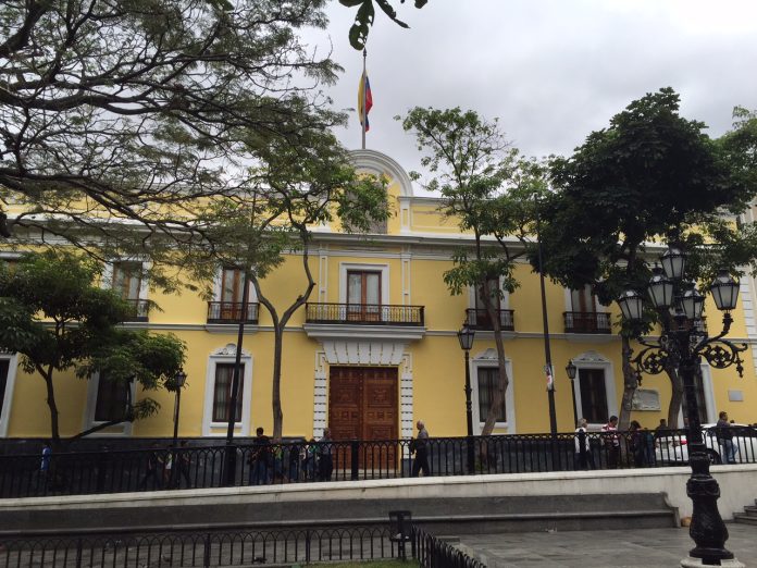Casa_Amarilla_de_Caracas_-_2015