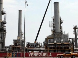 Pdvsa activa equipos para contener dos derrames de petróleo en Cardón
